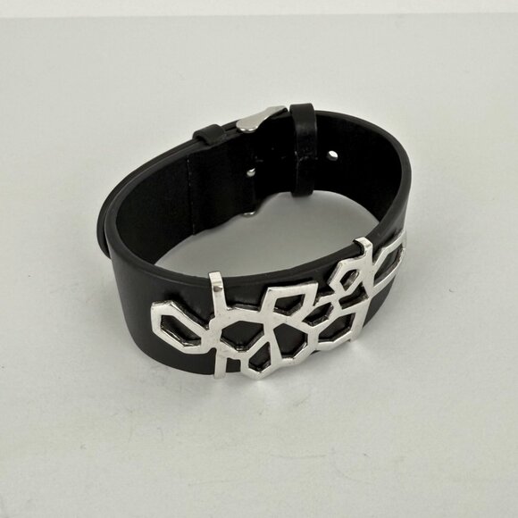 Gullkunst Geometric Leather Bracelet | Contemporary Icelandic Design - Picture 3 of 9